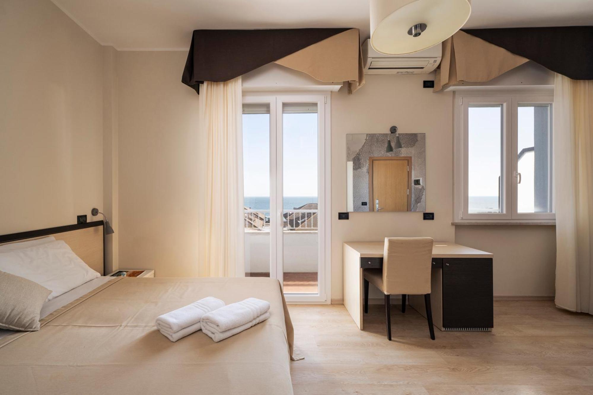 Hotel Mondial Porto Recanati Exterior foto