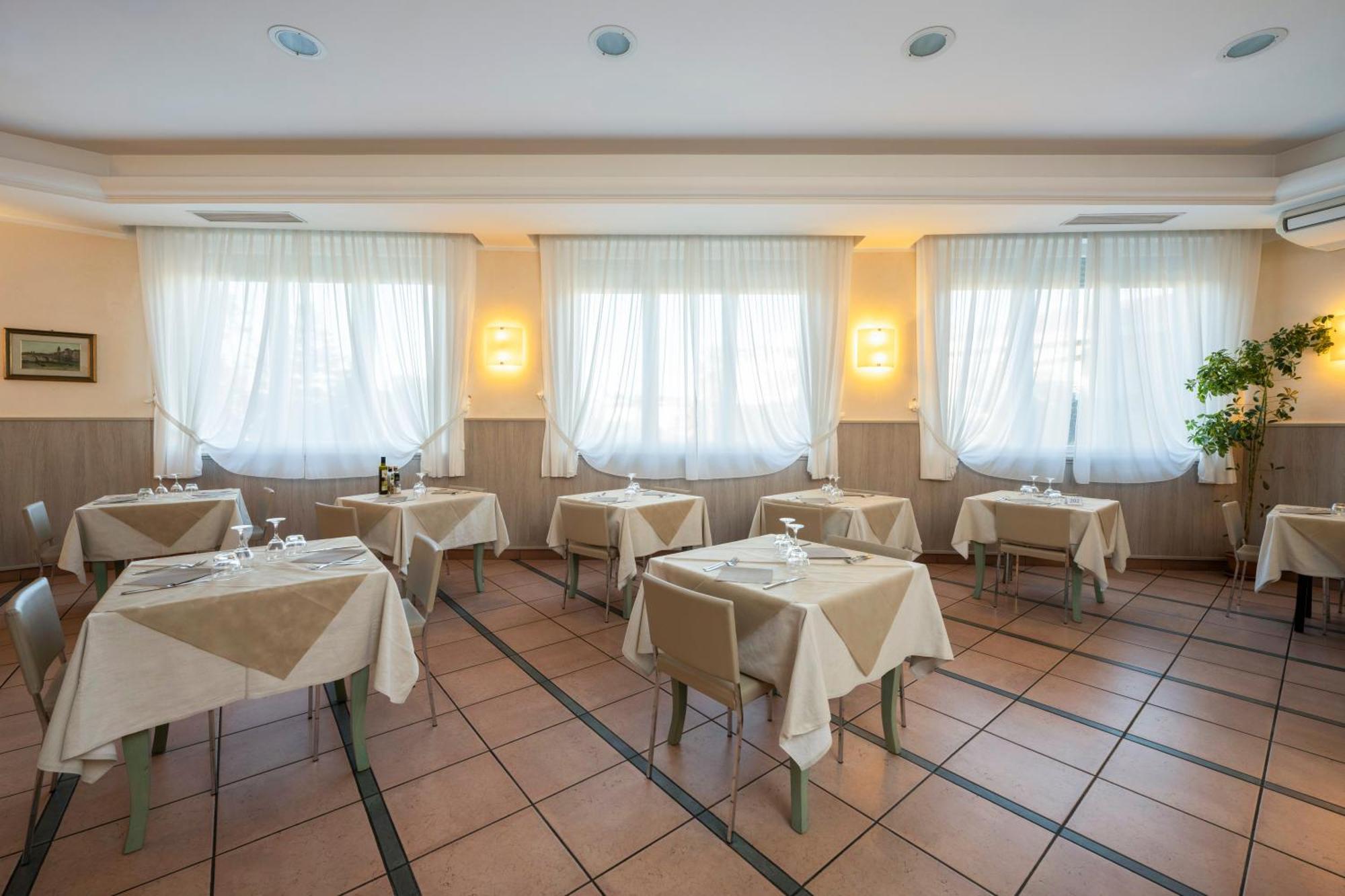 Hotel Mondial Porto Recanati Exterior foto