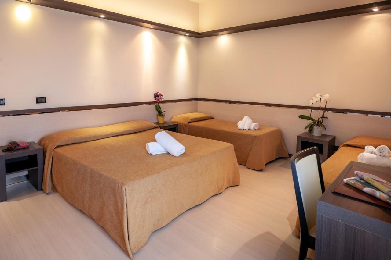 Hotel Mondial Porto Recanati Exterior foto