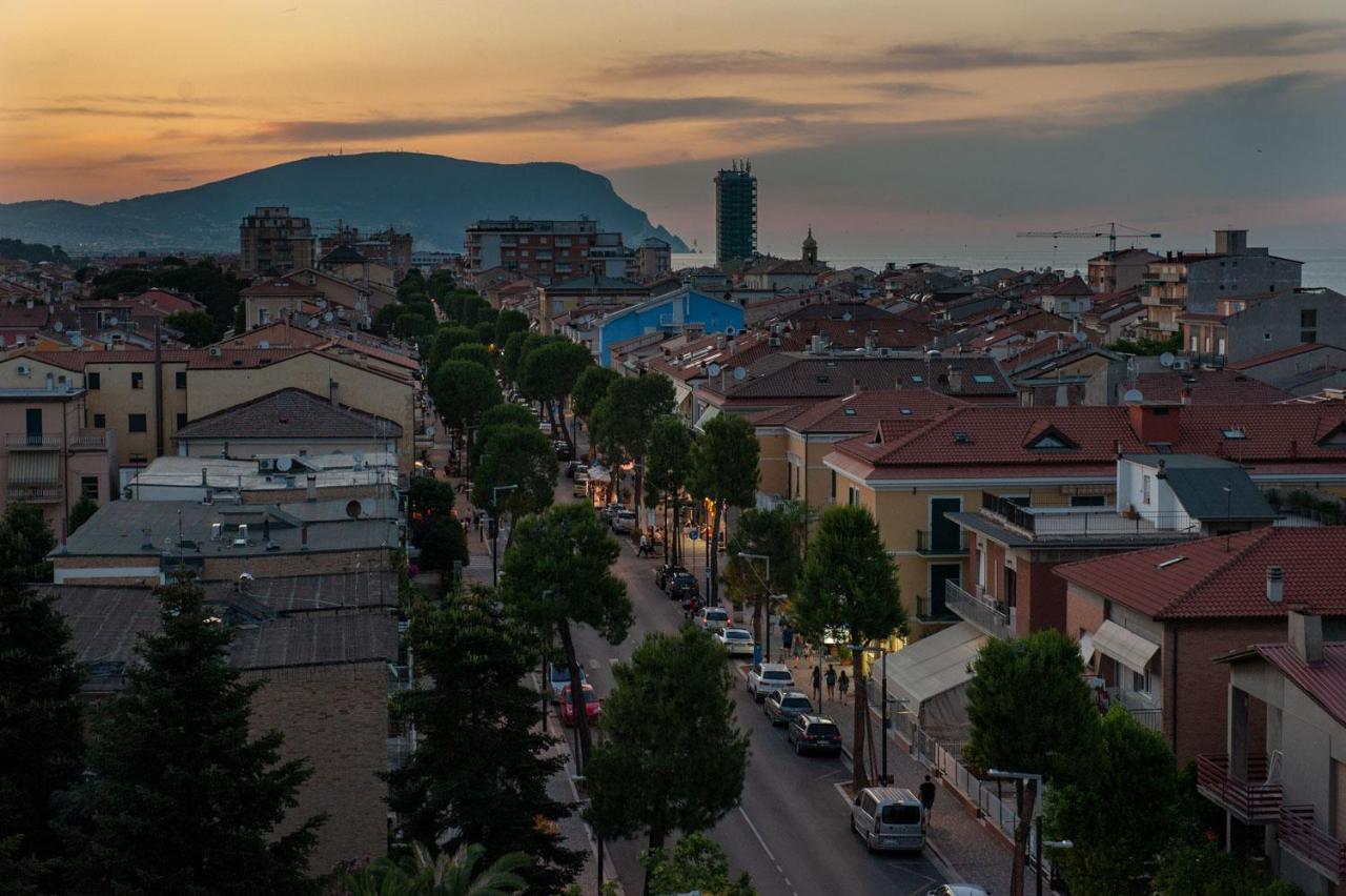 Hotel Mondial Porto Recanati Exterior foto
