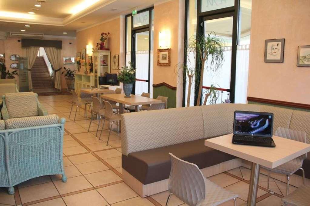 Hotel Mondial Porto Recanati Instalações foto